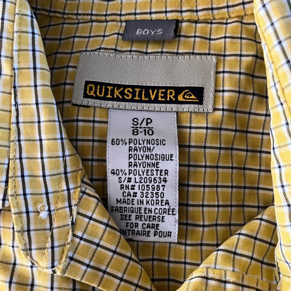 Quicksilver boys casual dress shirt worn once.Like new.Great shirt for holidays
